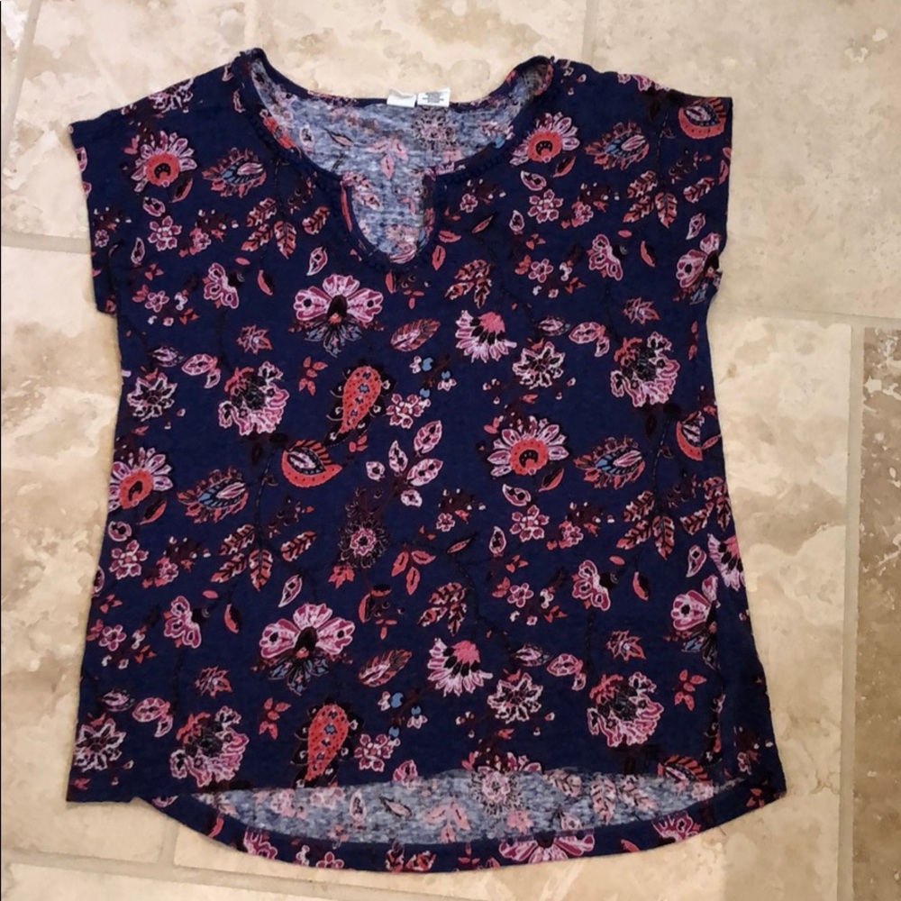 Artisan NY T-shirt with fringe detail. Size L